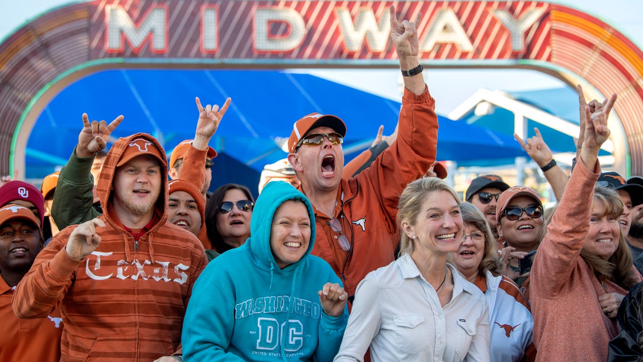Texas, OU called for unsportsmanlike 30 minutes before kick